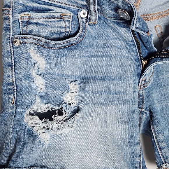 American Eagle Midi Jean Short Sz 2 Light Wash Blue Distressed Super Stretch - Picture 7 of 7